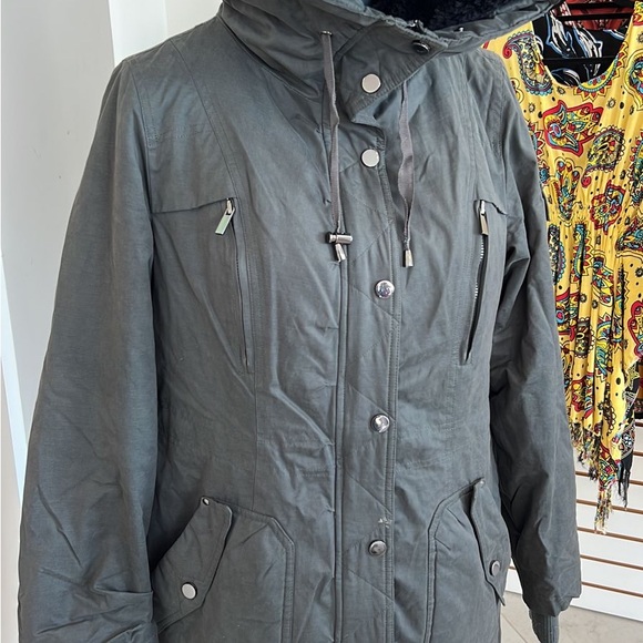 Badgley  Mischka winter coat - Picture 13 of 15